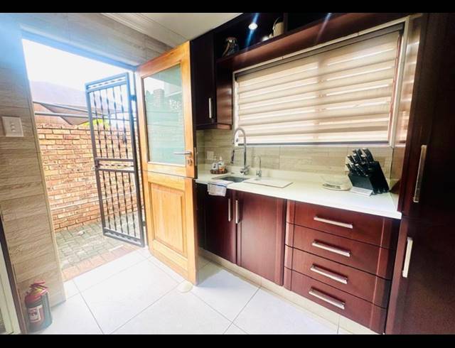 2 BEDROOM TOWNHOUSE FOR SALE IN MEYERSDAL